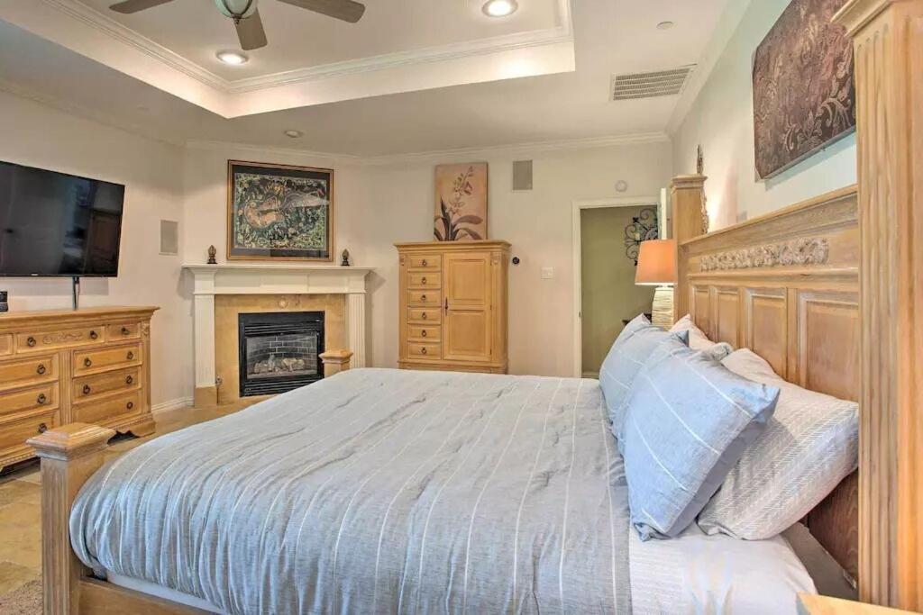 Heated Pool, Pool Table, Hot Tub, Home Theatre, Guest House, Basketball Court, Sleeps-20 Allen Exteriör bild